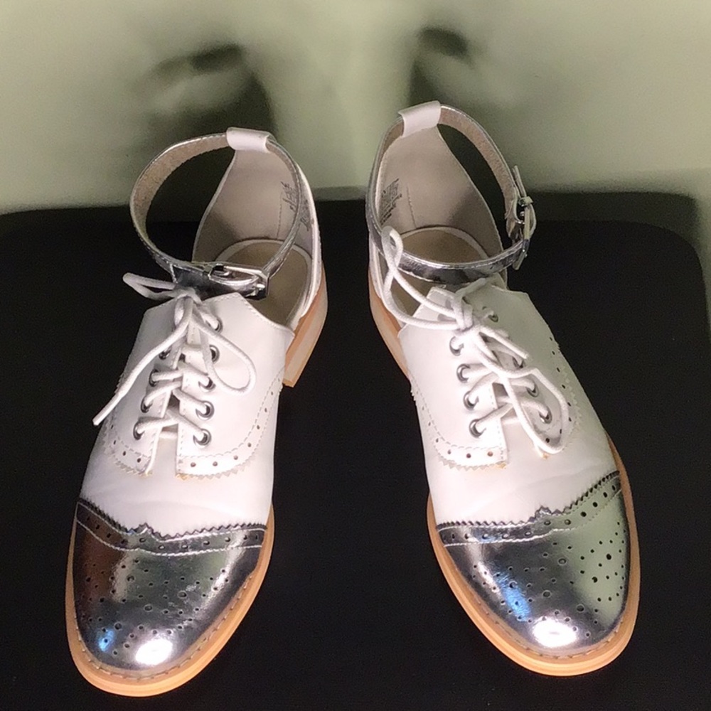 Spectacular silver/white spectator loafer